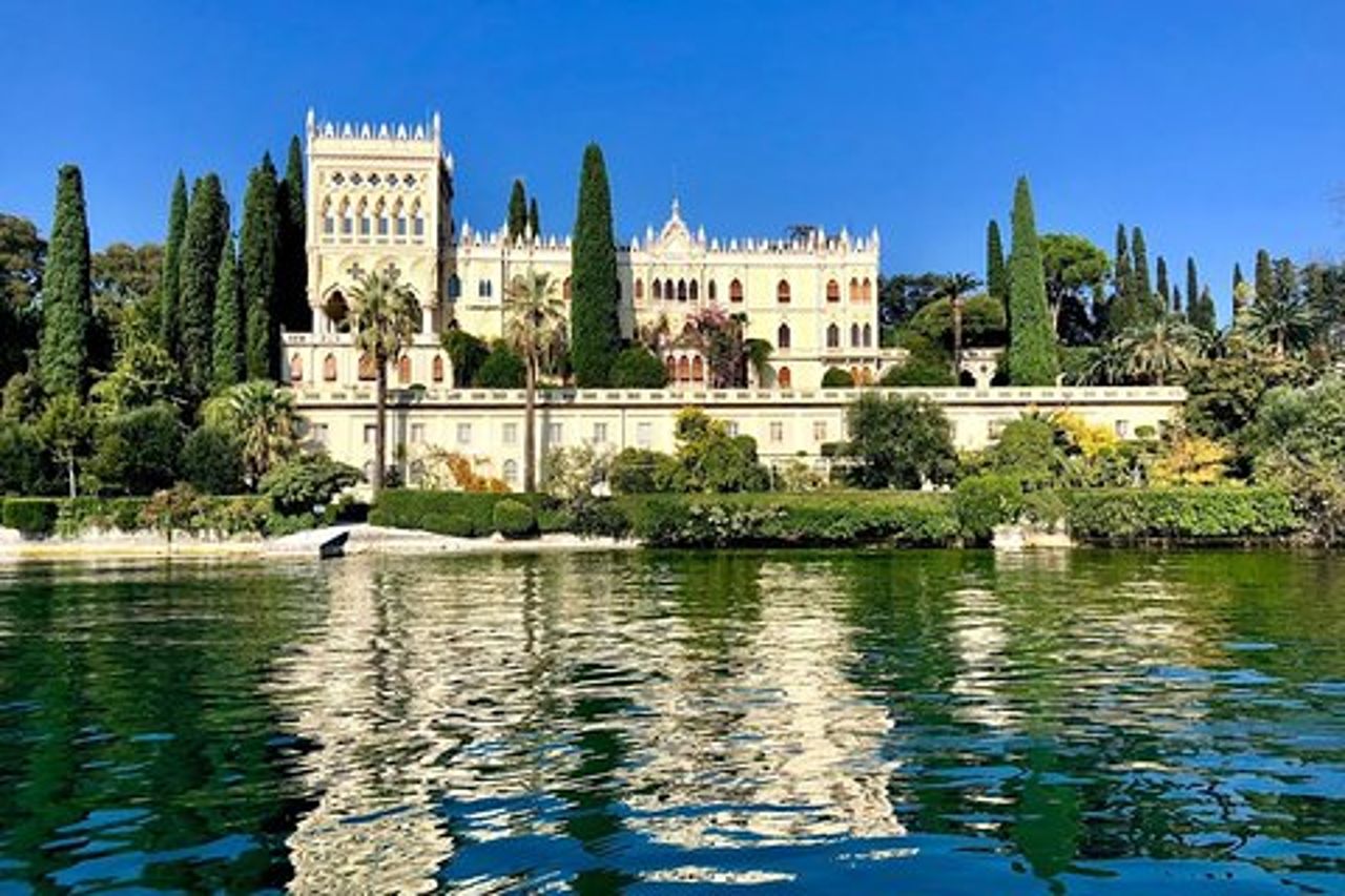 Tour Privato al Tramonto dell'Isola del Garda