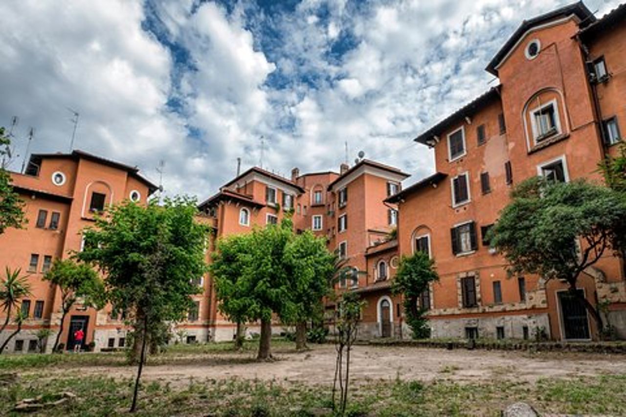 Photo Tour a Garbatella, il quartiere delle case giardino