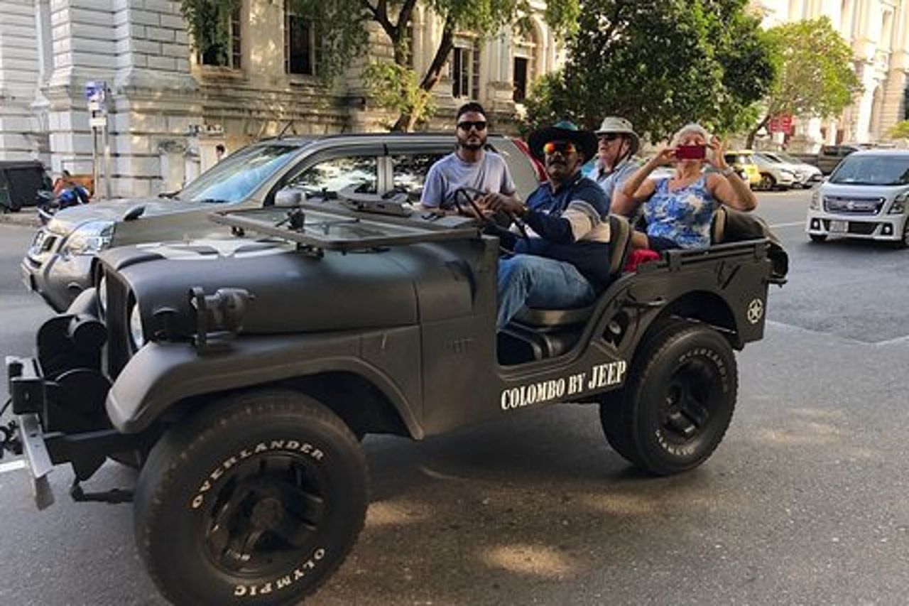 Tour della città di Colombo di War Jeep