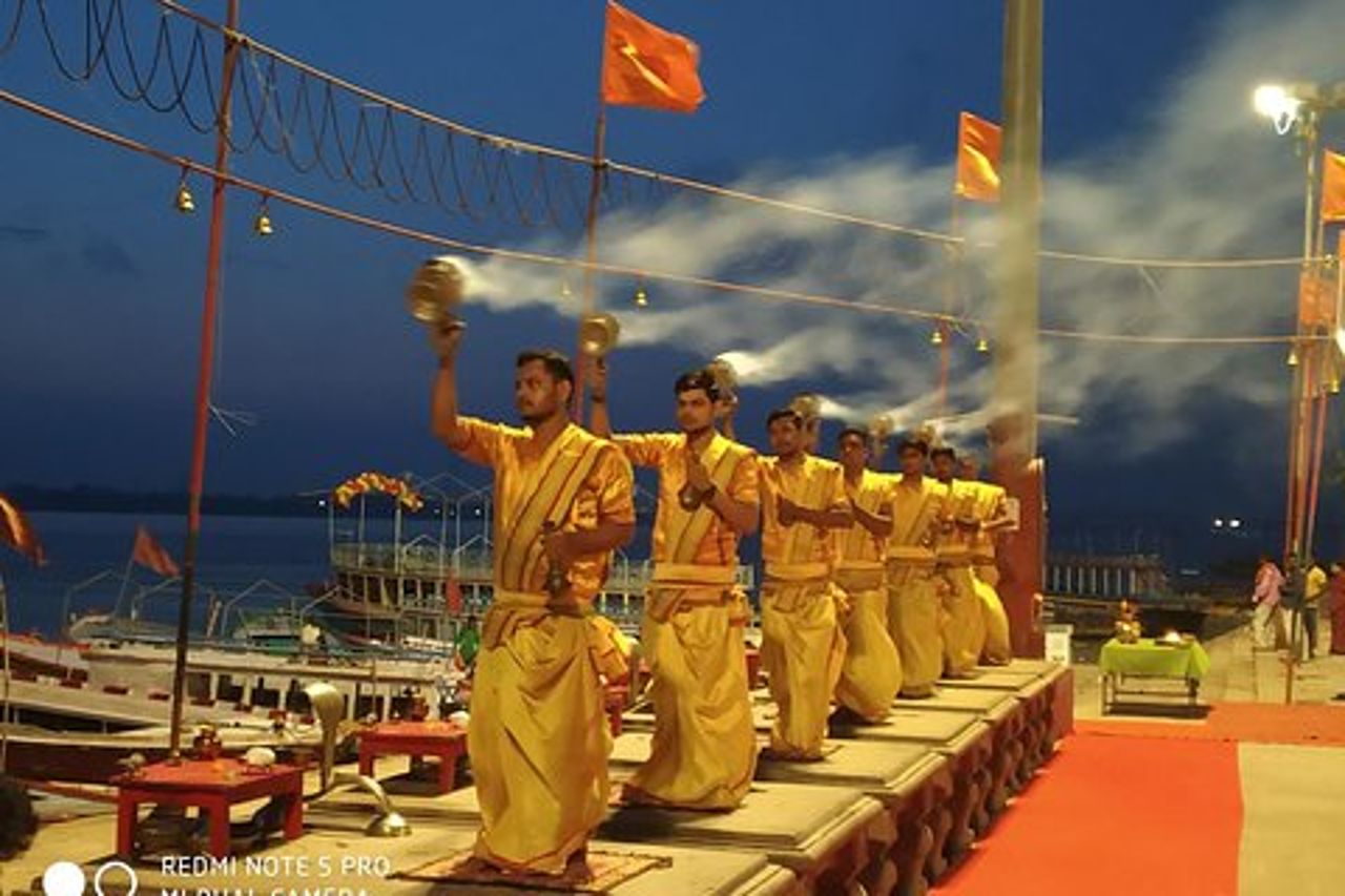 Varanasi Tour: giro in barca, Sarnath, Ghati, passeggiata nella città vecchia e Aarti
