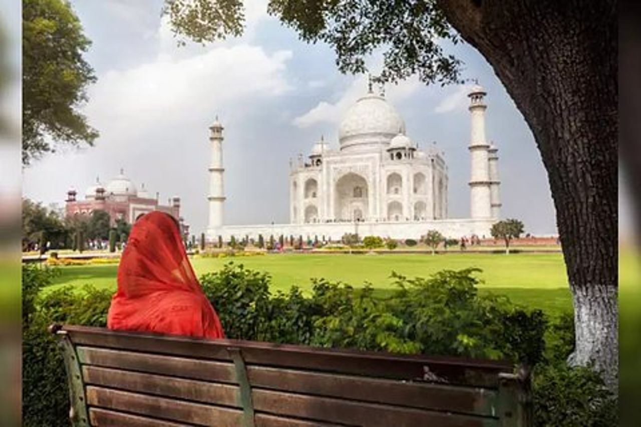 Tour saltafila del Taj Mahal e di Agra in auto AC da Agra