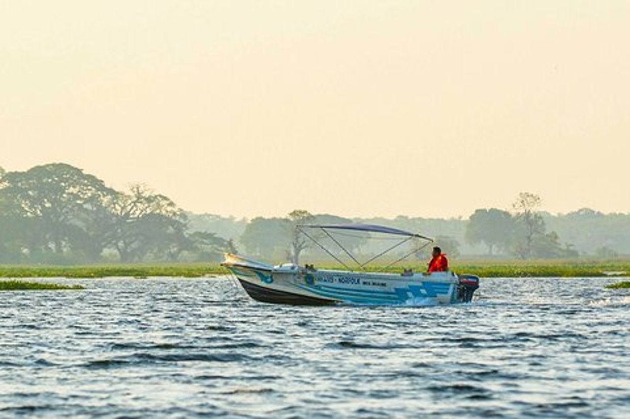 Pesca nel lago a Tissamaharama