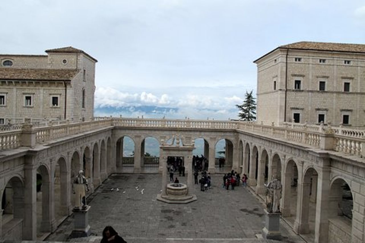 BATTLEFIELDS della Seconda Guerra Mondiale: Battaglia di Montecassino Escursione a terra da Civitavecchia