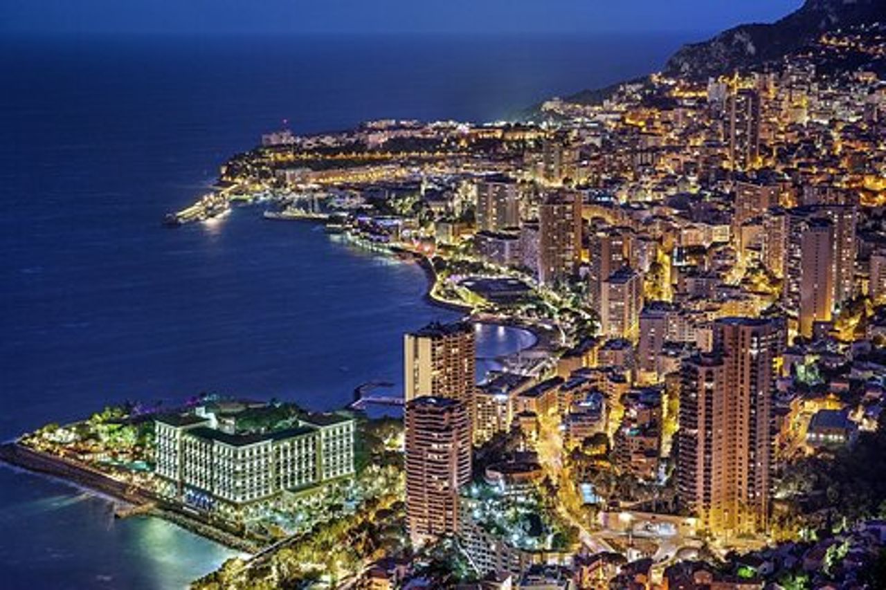 Tour privato a piedi di Monaco con una guida professionale