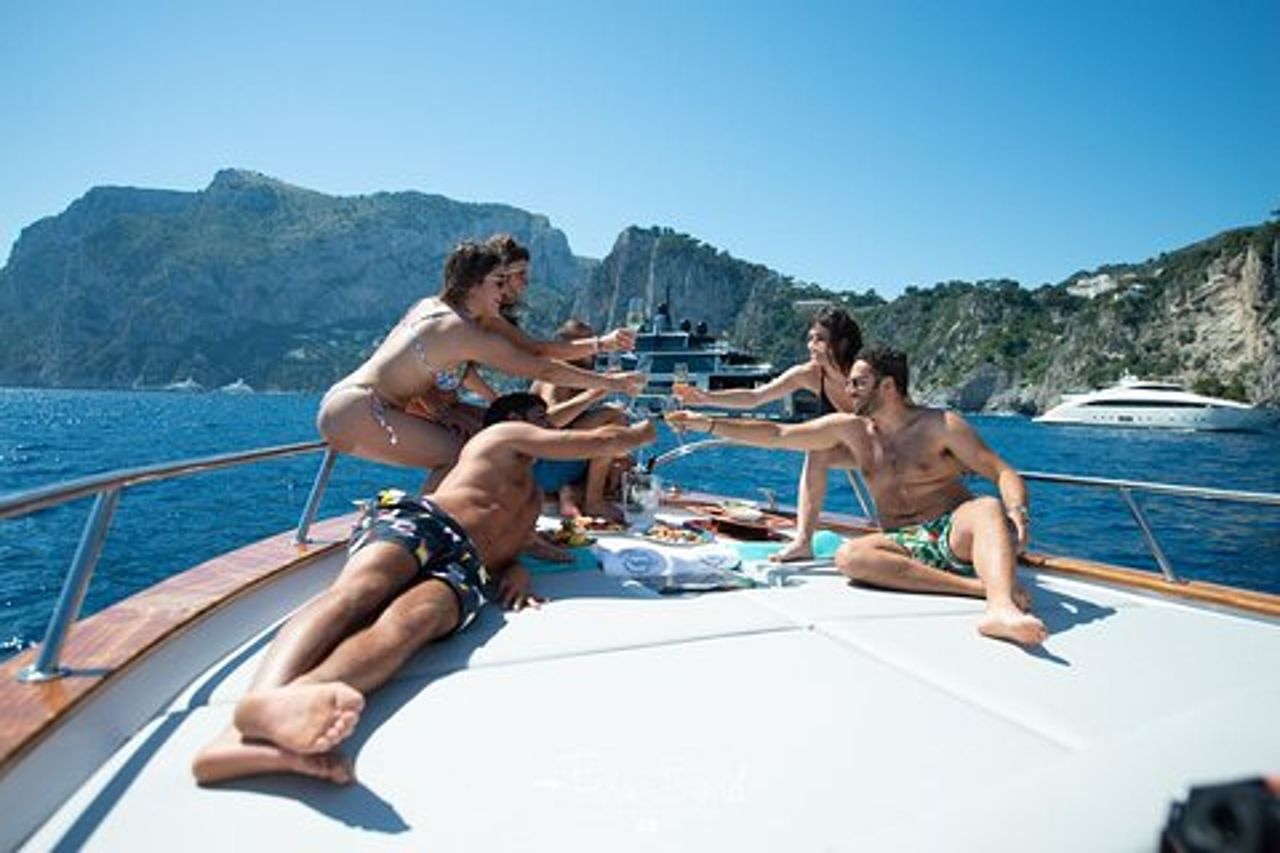 Tour privato in barca a Capri da Sorrento, Positano o Napoli