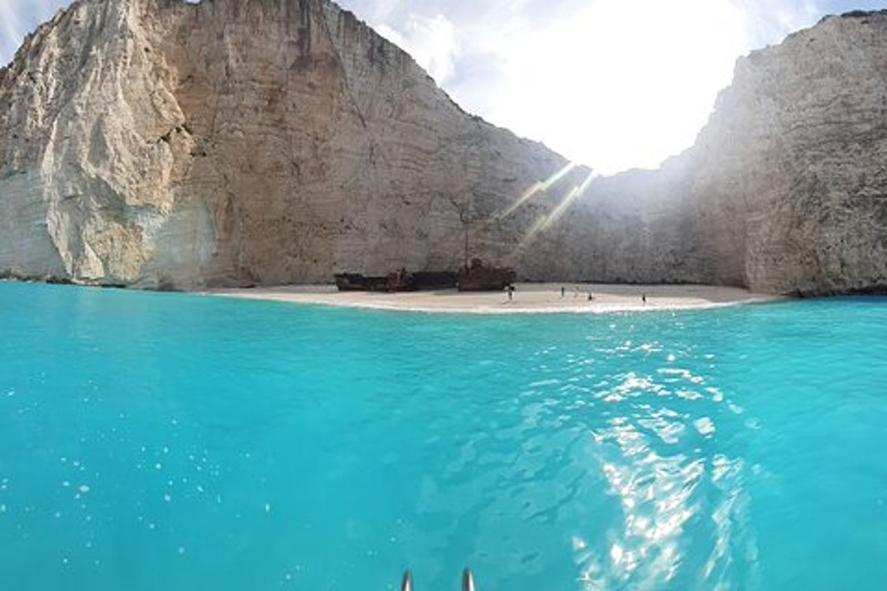 Tour per piccoli gruppi di Zante max 10 pers Baia del relitto e grotte blu