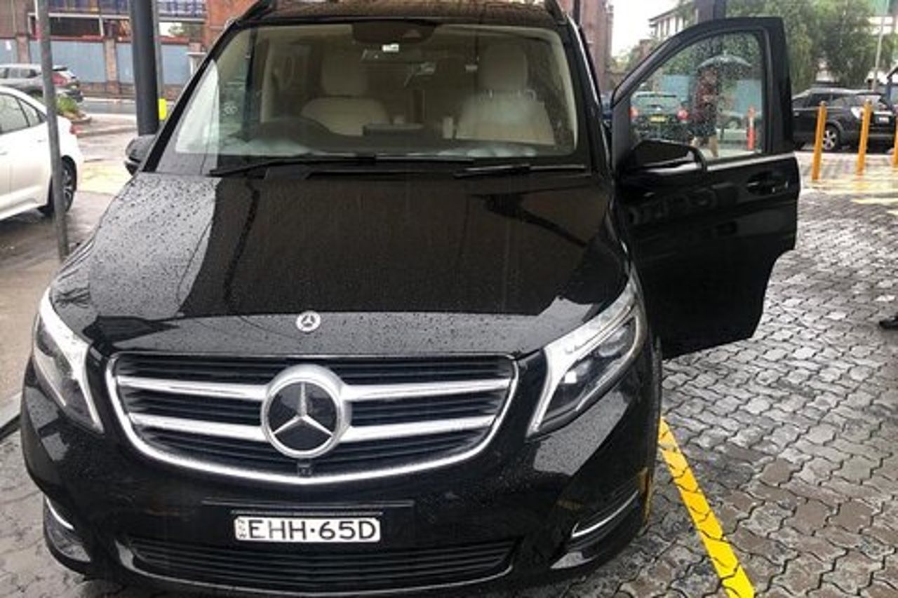 Trasferimento privato dall'aeroporto di Sydney all'hotel o al porto di Sydney (CBD).