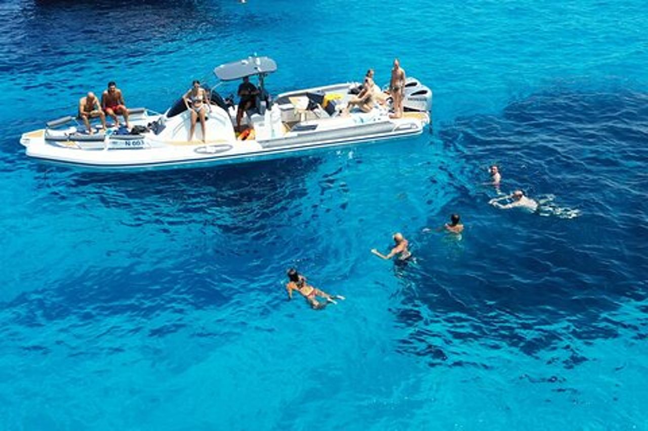 Tour privato in barca di un'intera giornata San Vito Lo Capo - Castellammare