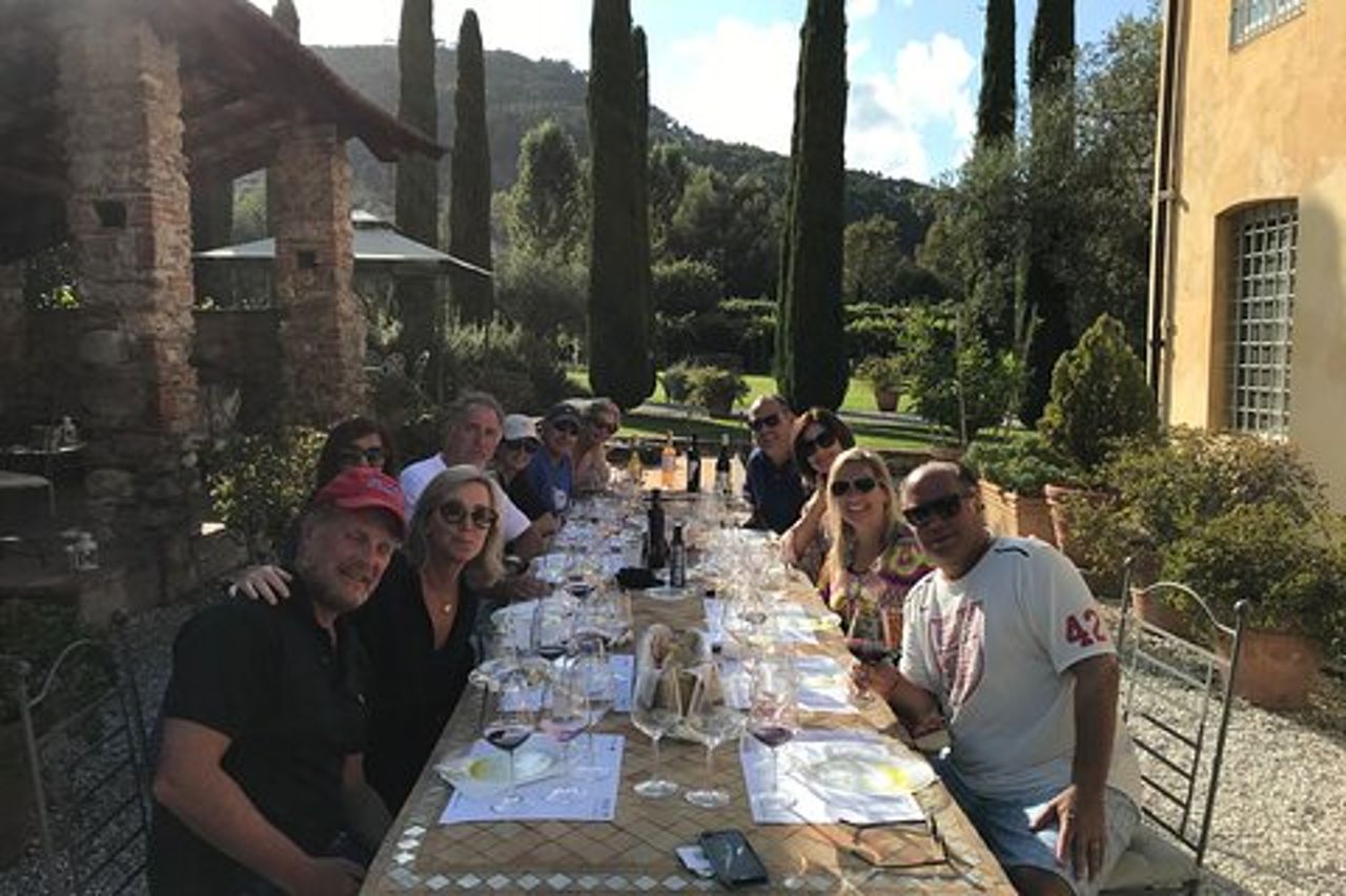 Wine tasting a Lucca "at home" con esperto sommelier - 5 vini