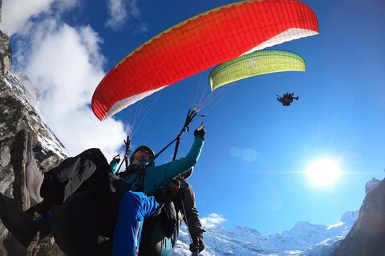 Mürren : Parapendio sulla Valle di Lauterbrunnen