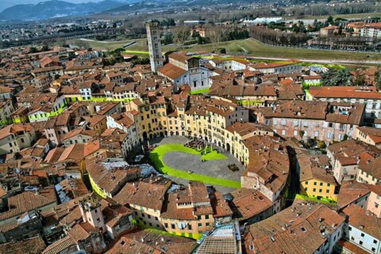 Lucca : Tour in bicicletta con guida autonoma