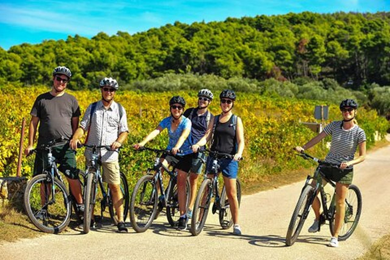 Bike & Wine Korčula Adventure - Tour guidato in bicicletta di mezza giornata