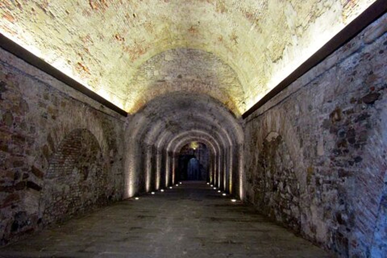 Passeggiata sopra e dentro le mura di Lucca