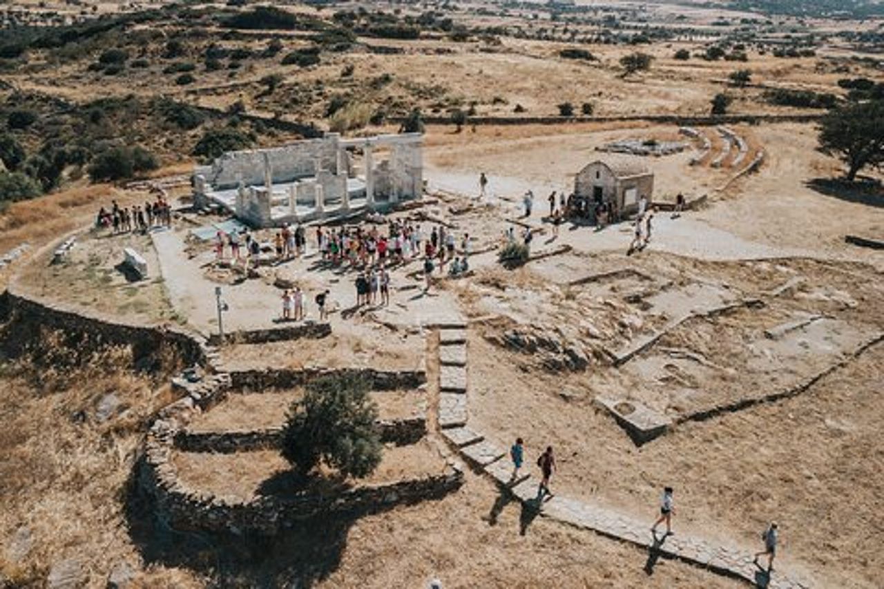 Punti salienti di Naxos Tour in autobus con tempo libero per pranzo ad Apeiranthos