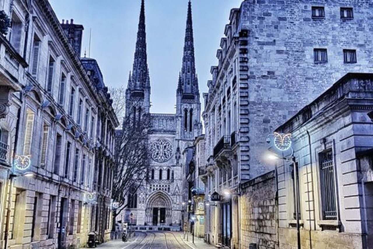 Bordeaux svelata: l'ultima esperienza di camminata privata
