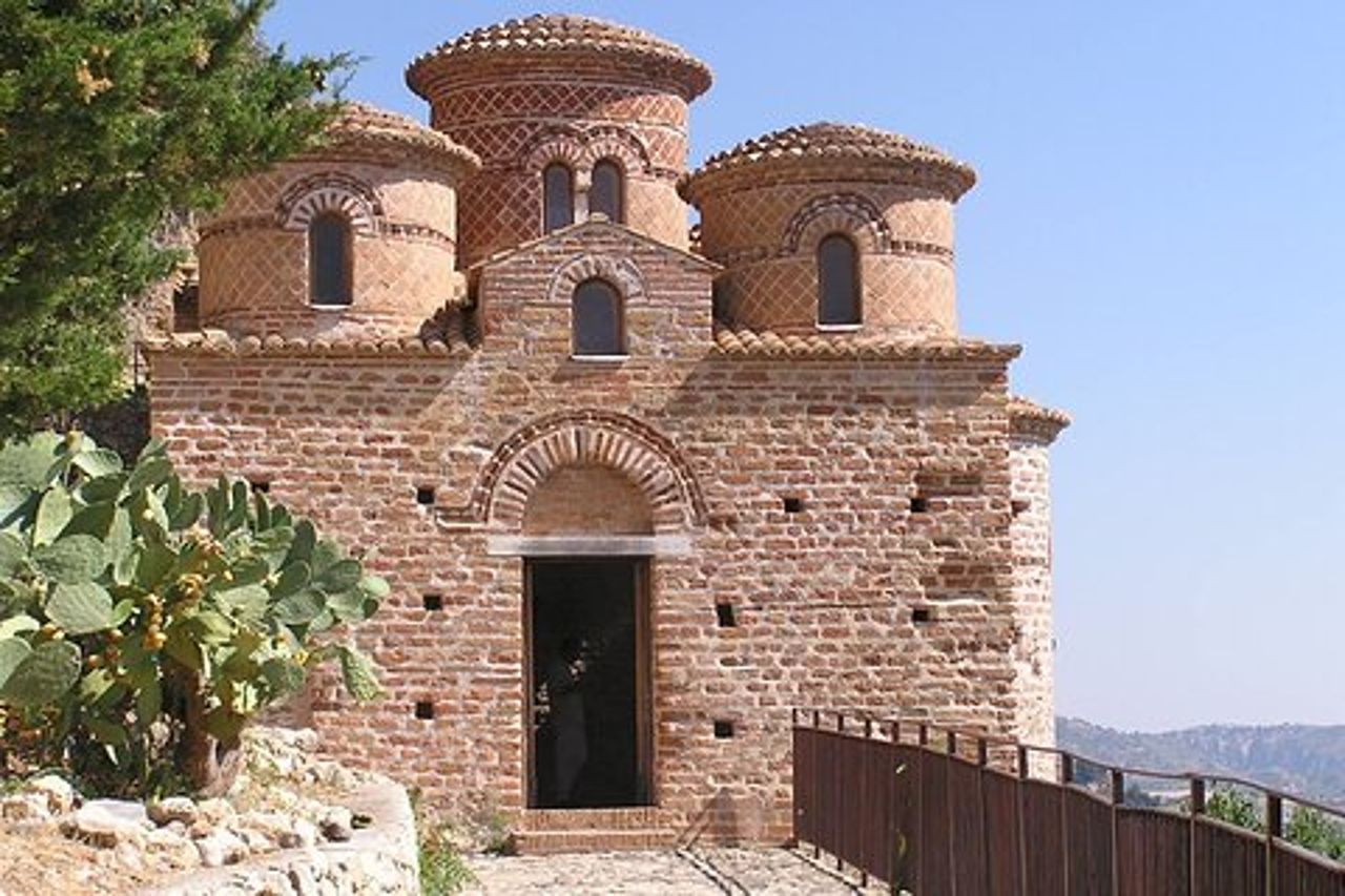 Tour Privato per Scoprire l'Arte Antica di Stilo e Gerace