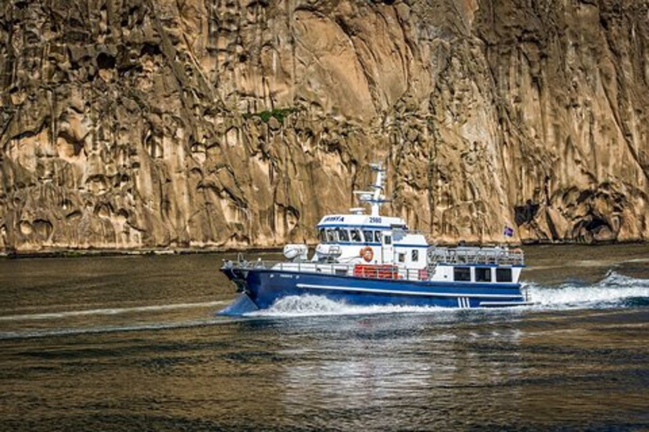 Giro in barca a Vestmannaeyjar