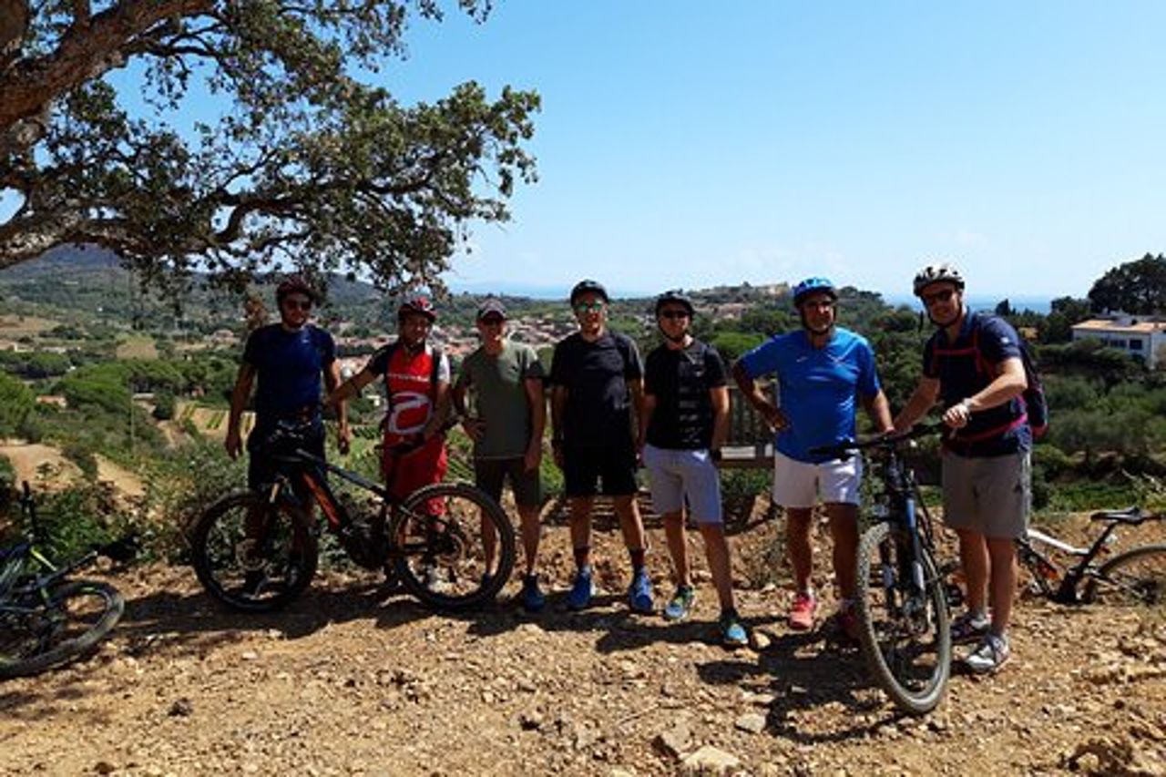 Wine Tour Cicloturistico Guidato in E-Bike all'Isola d'Elba "Arrighi"