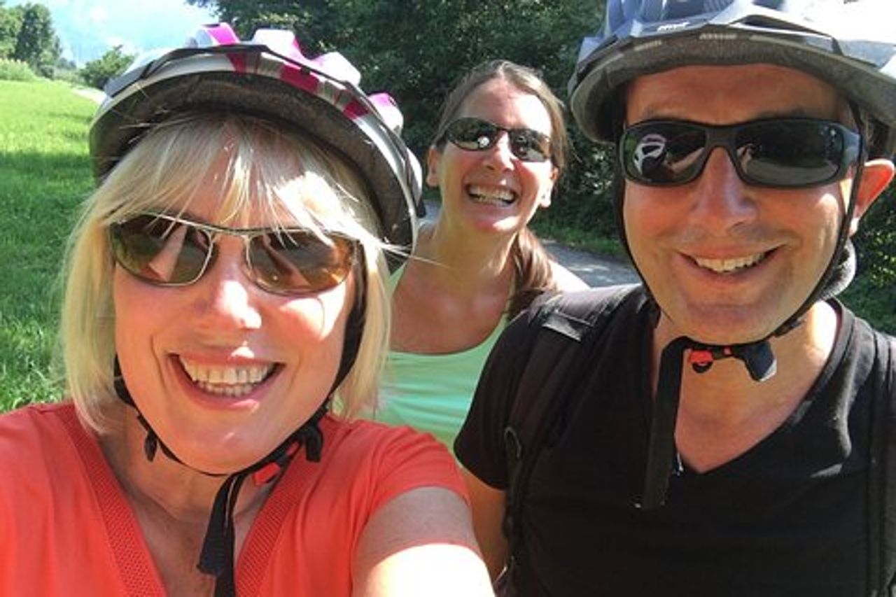 BELLAGIO E-Bike Tour + Villa Melzi + Pranzo (Incontra la gente del posto)