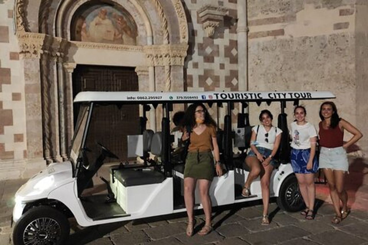 Giro Turistico dell'Aquila a bordo di una Navetta Elettrica