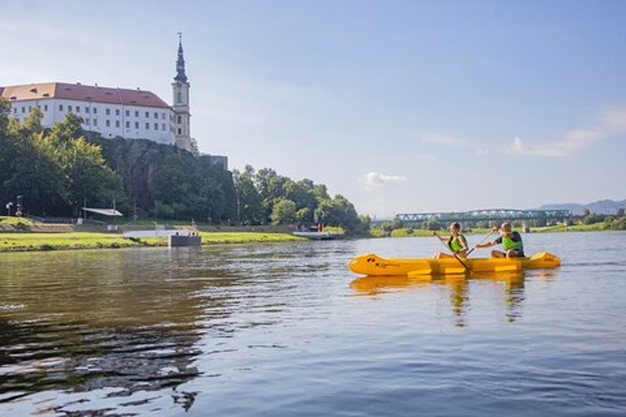 Canoa sul fiume Elba + Noleggio bici da Děčín a Bad Schandau