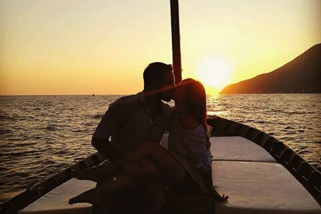 Giro Privato in Barca al Tramonto ai Faraglioni di Lipari