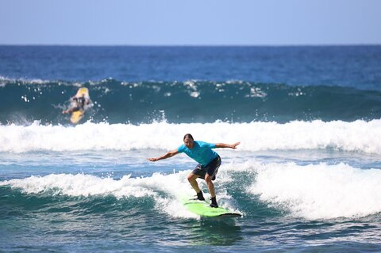 Lezione di surf privata guidata di 2 ore a Kona