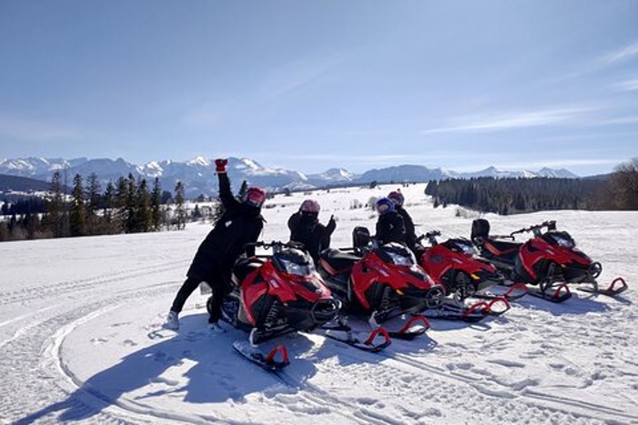 Tour in motoslitta e bagni termali di Zakopane da Cracovia