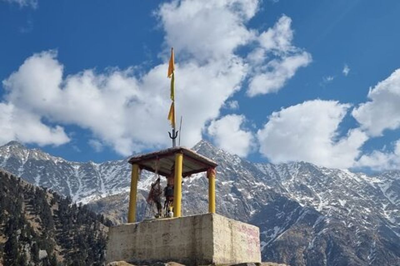 Indrahar Pass Trekking con Manu Adventures India