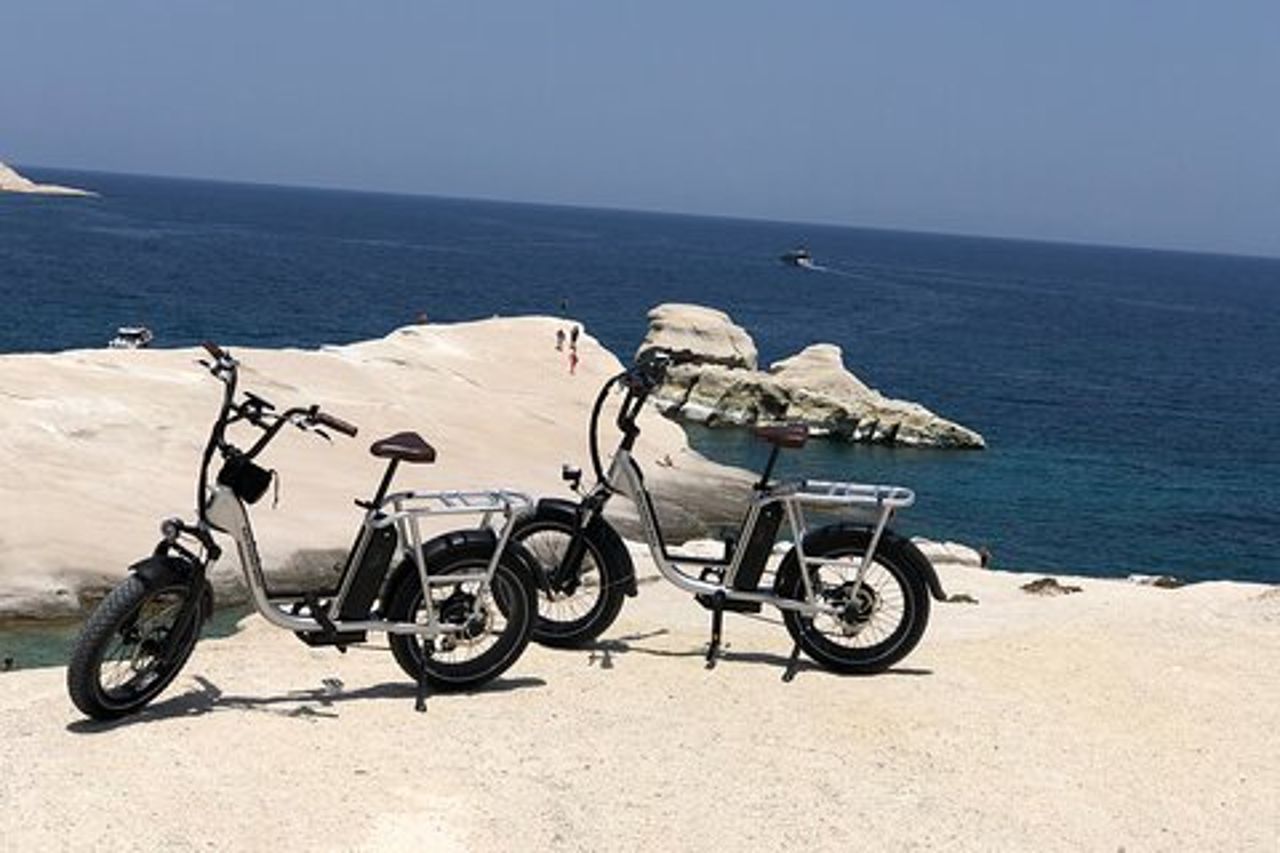 Giro in bici elettrica dell'isola di Milos