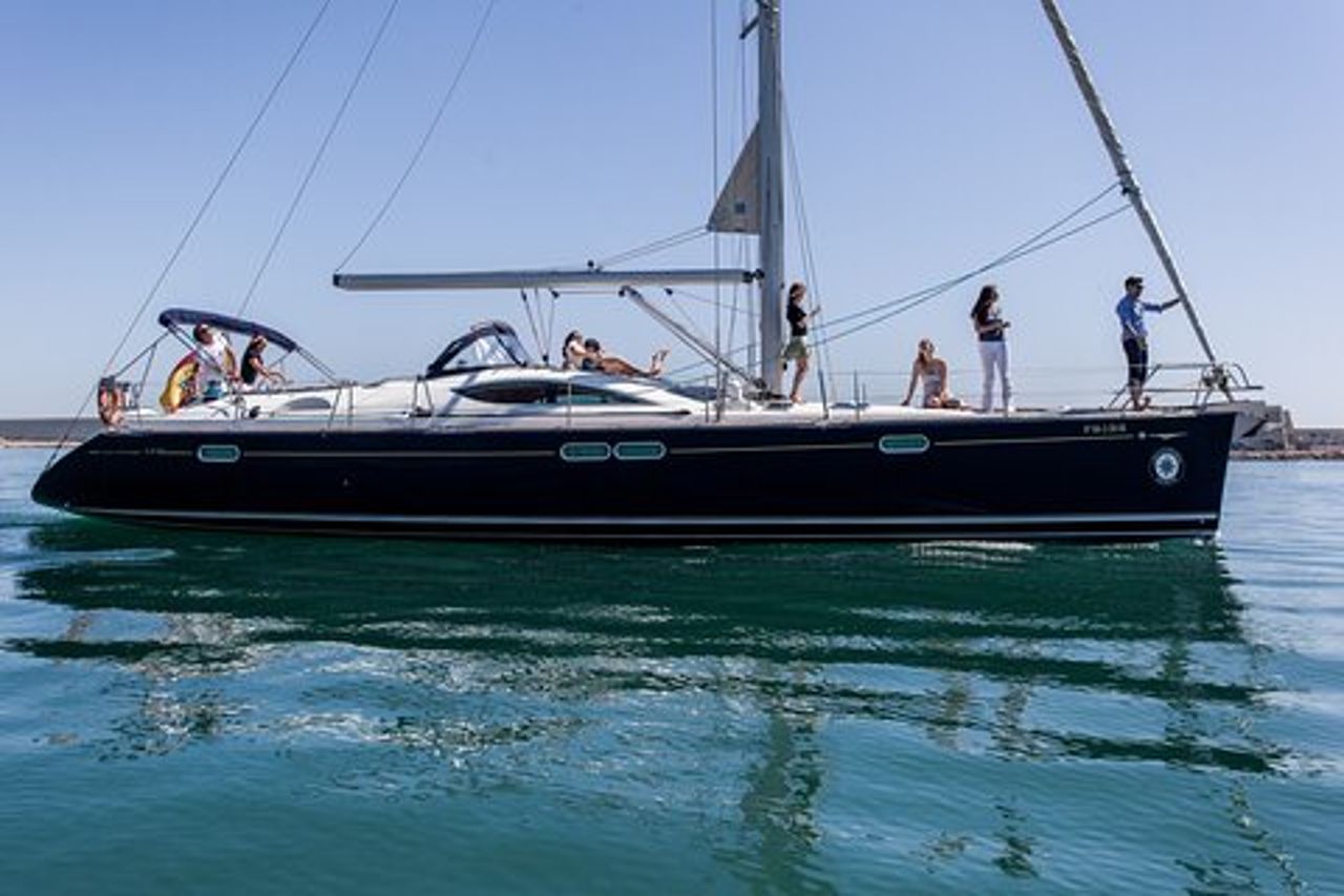 Tour in barca a vela di lusso privato a Barcellona (max 12 persone)