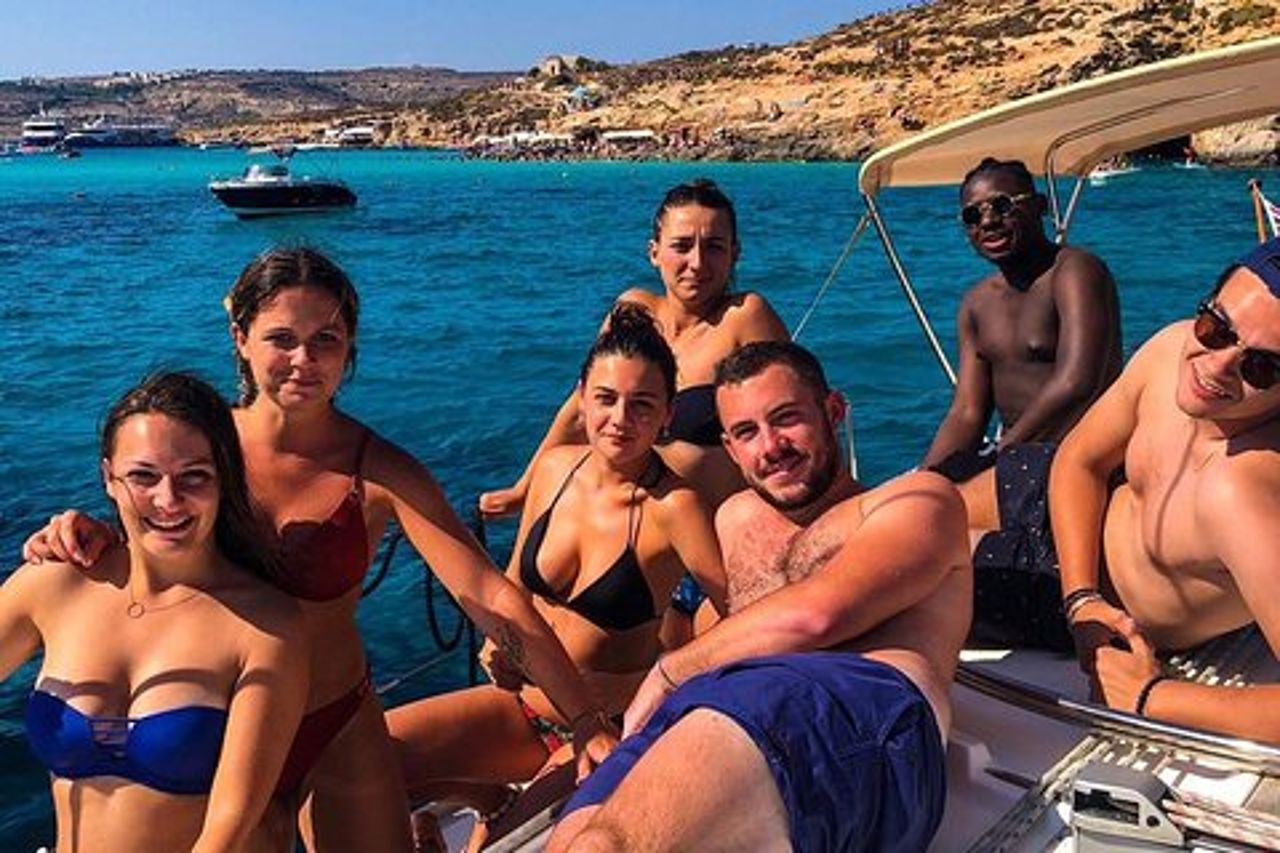 Tour privato in yacht di un'intera giornata nelle isole maltesi