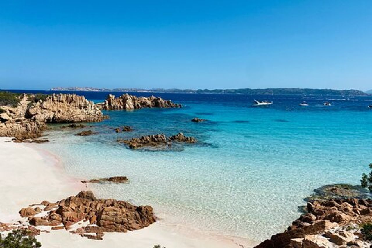 Tour in barca a vela dell'Arcipelago di La Maddalena con pranzo da Palau