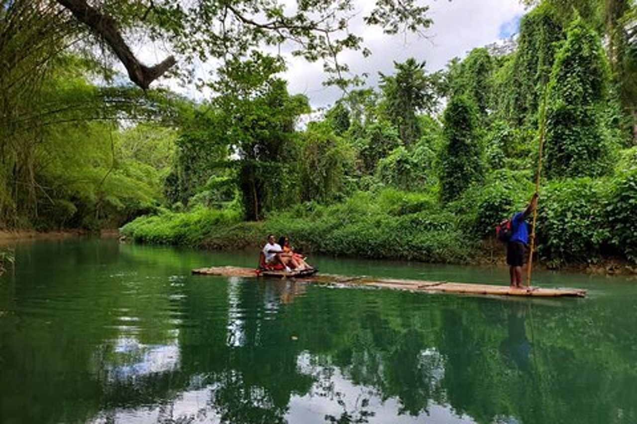 Rafting sul fiume di bambù di Martha Brae con il trasporto