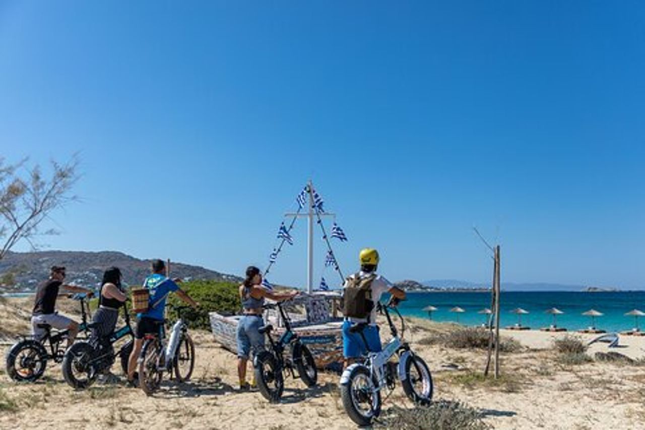 Naxos partecipa al tour guidato in e-bike Breve... È il nuovo nero
