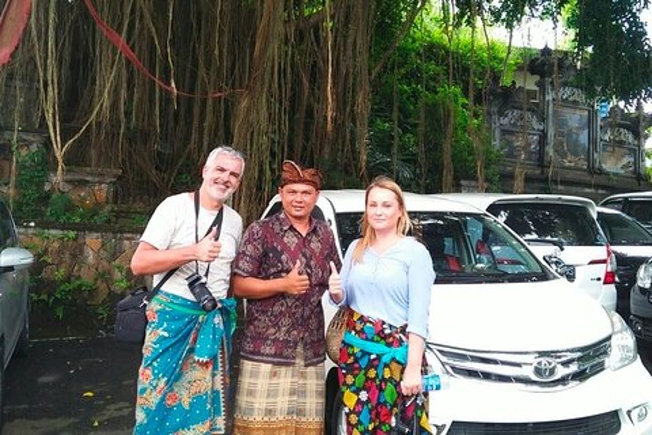 Autista di Ubud Bali ( Bali Custom Tour )