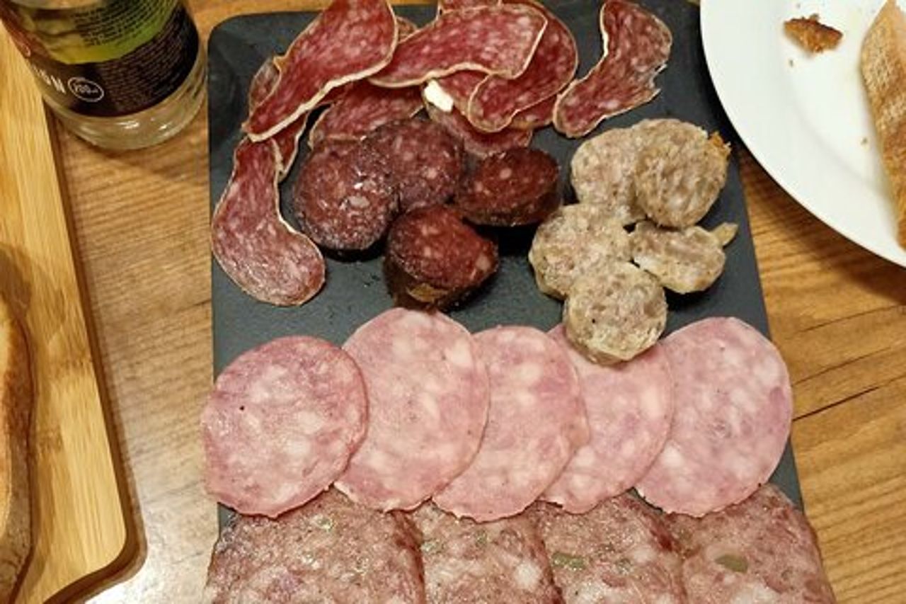 Tour a piedi nella storia e gastronomia di Girona con degustazione