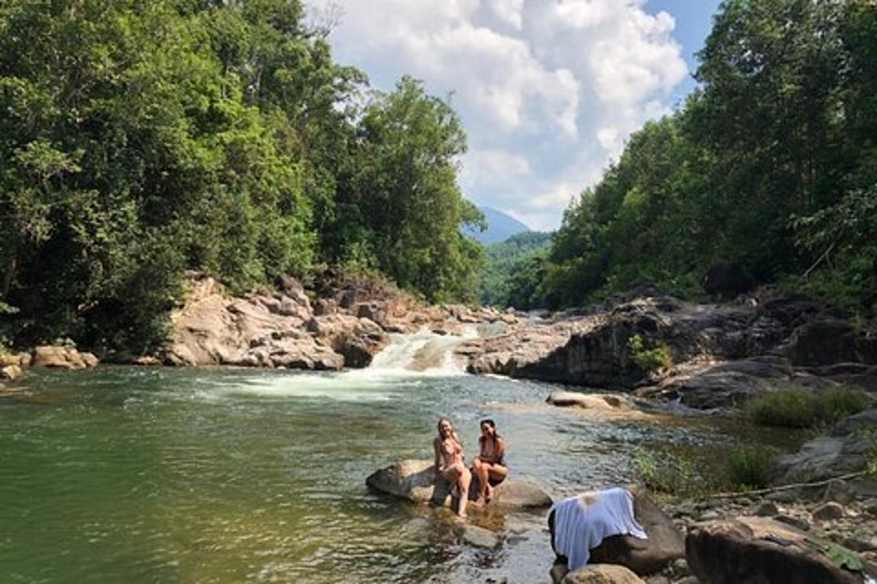 Tour in moto di un giorno intero (riserva naturale di Hon Ba e barbecue)