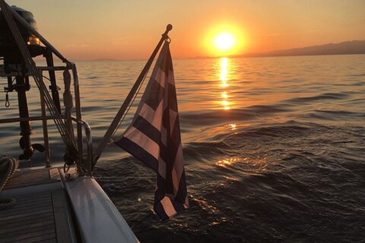 Crociera al tramonto con snack e vino di Argostoli