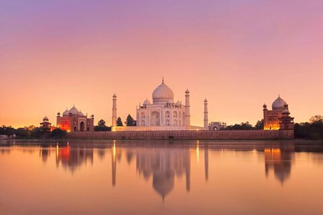 Da Delhi: tour all'alba del Taj Mahal da Delhi tutto compreso