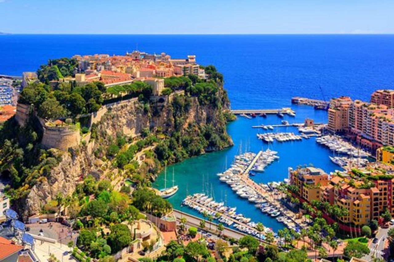 Caccia al tesoro a Monaco città vecchia & tour a piedi
