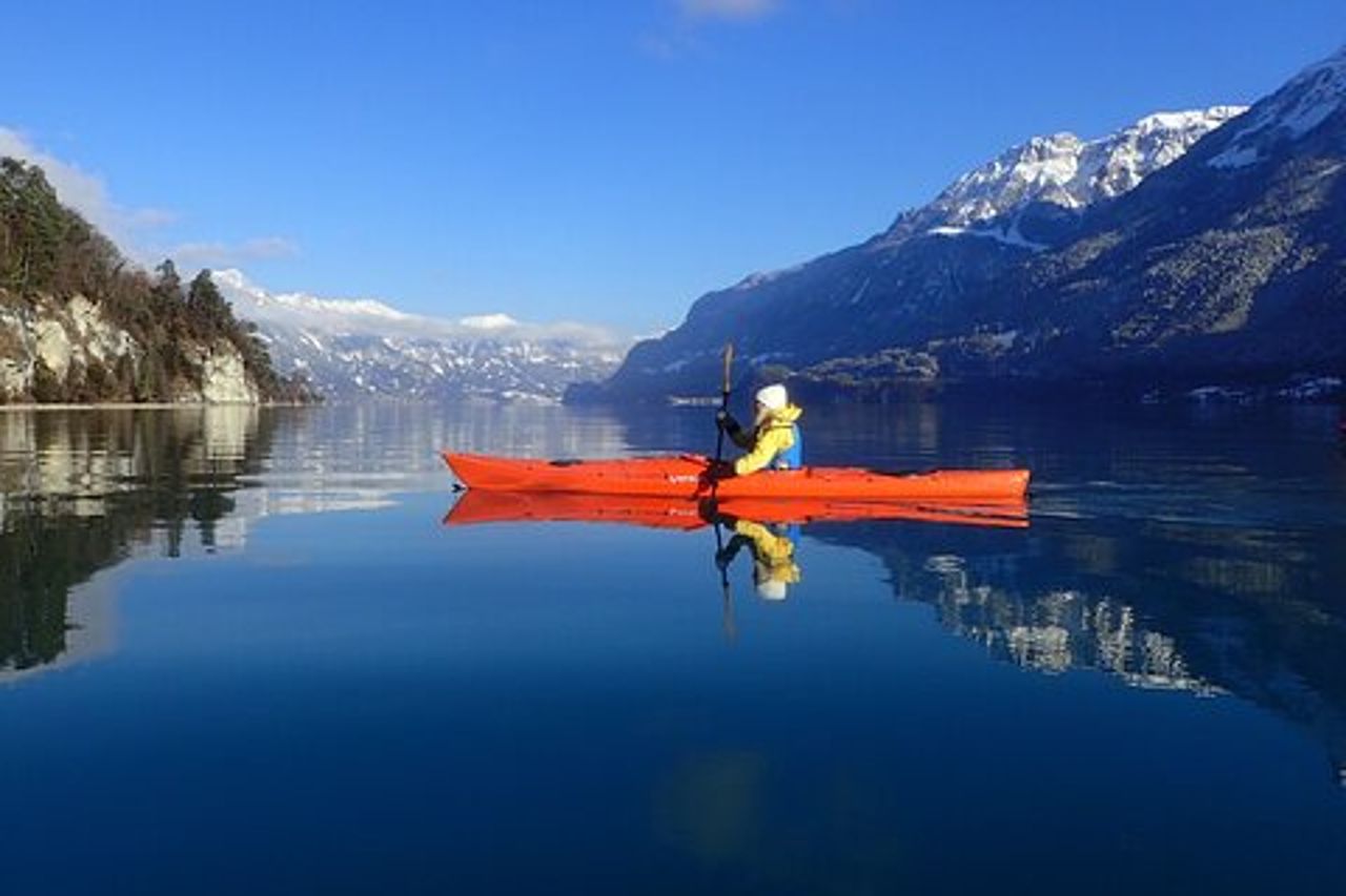Kayak invernale Tour del lago turchese di Brienz