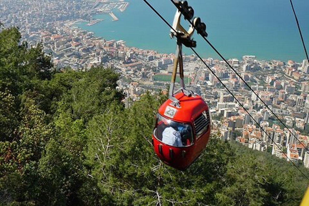 Tour per piccoli gruppi alla grotta di Jeita, Harisa e Byblos con prelievo dall'hotel