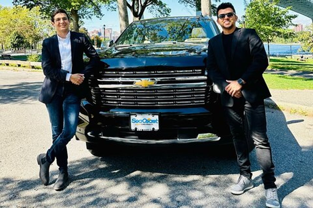 Transfer privato in SUV nero da o per JFK, LGA, EWR