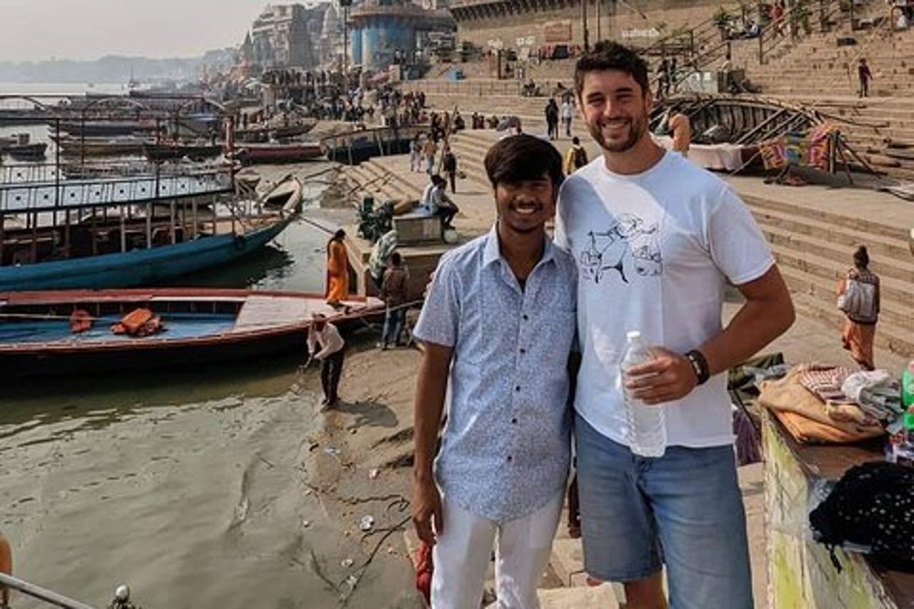 Segreti nascosti di Varanasi: tradizione vibrante (tour guidato)
