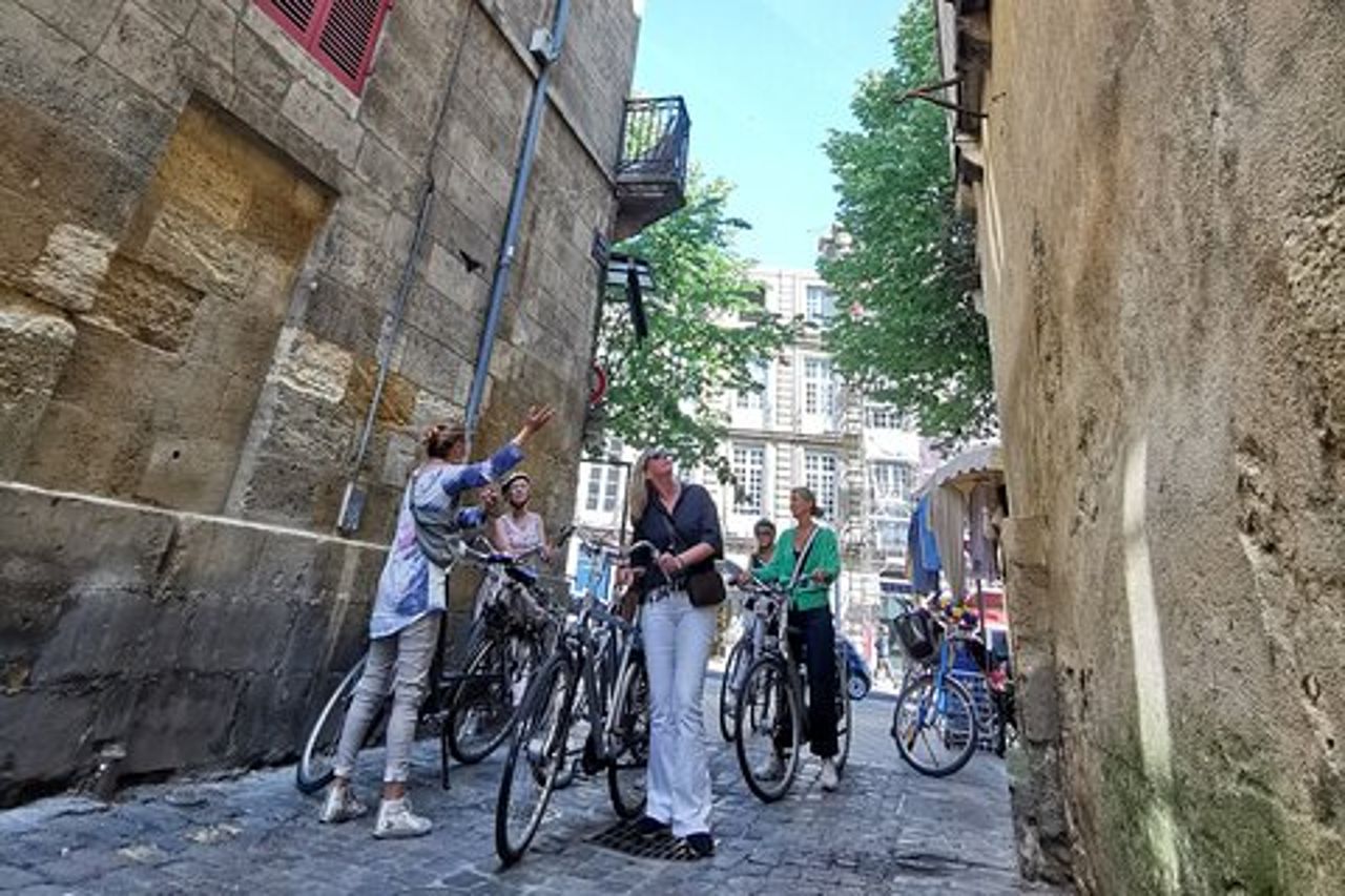 "Bordeaux in bicicletta: un tour immersivo di 3 ore"