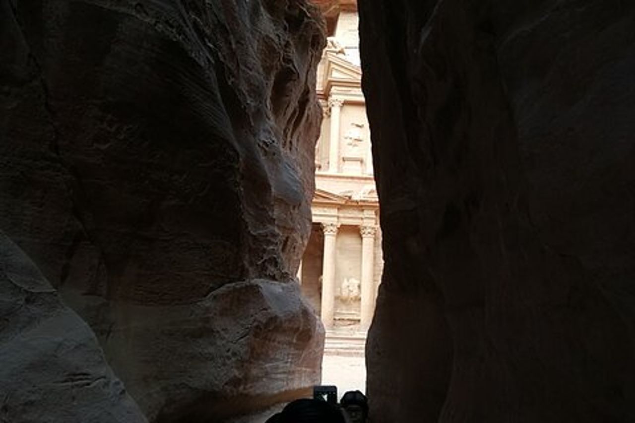 Tour privato con ingresso sul retro di Petra con guida.