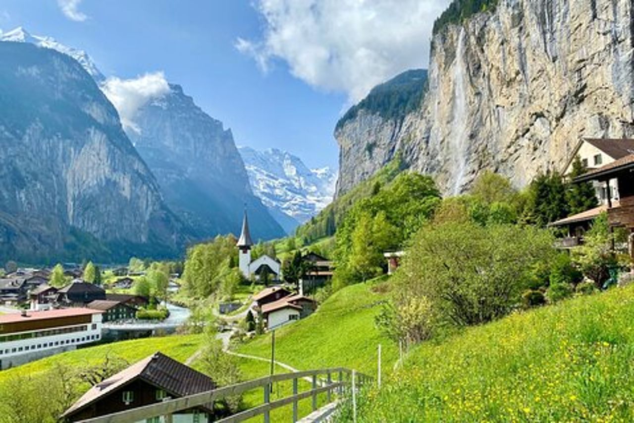Tour privato di un'intera giornata a Grindelwald Lauterbrunnen Interlaken Mürren da Basilea