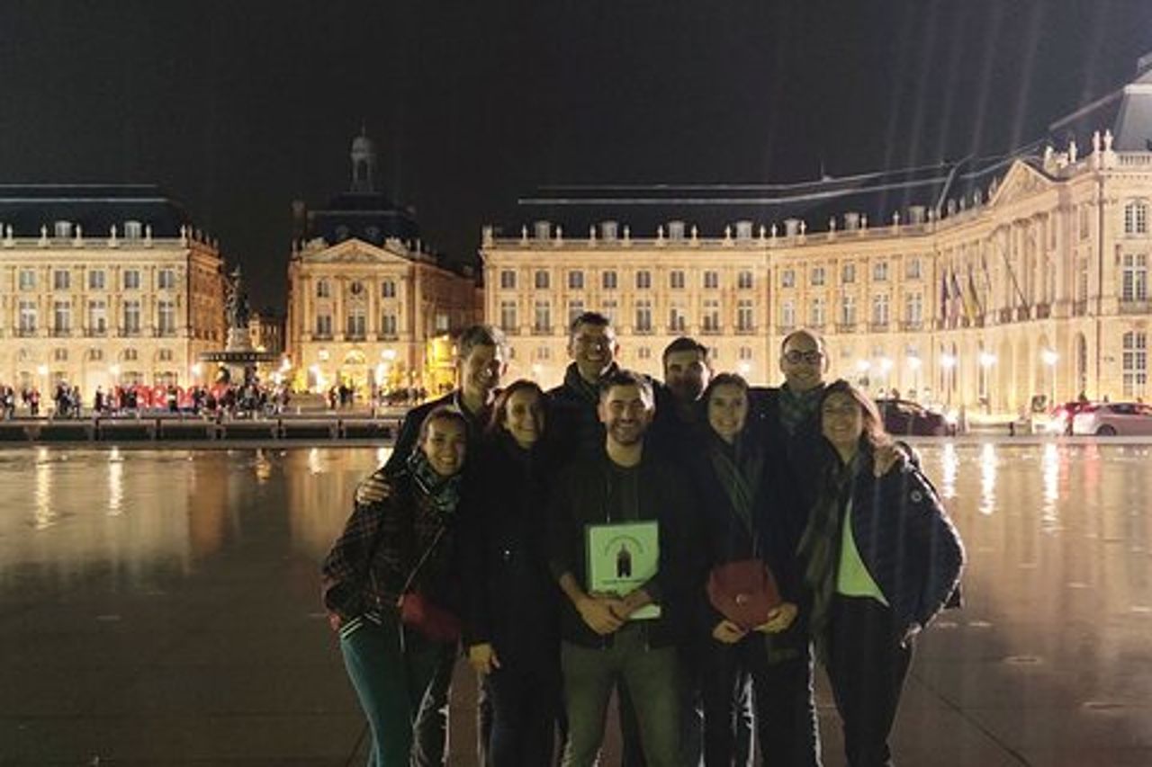 Esclusivo! Scopri la vibrante Bordeaux di notte: tour notturno!