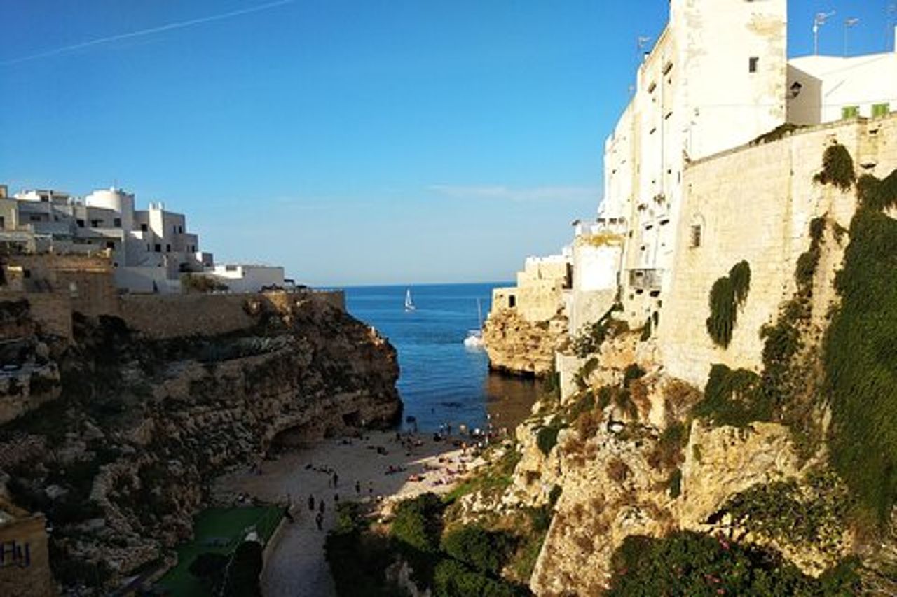Tour privato a Polignano a Mare: abbarbicata a picco sul mare